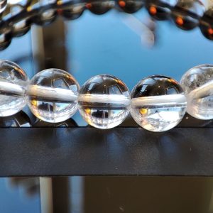 Bracelet cristal de roche aide à développer la clairvoyance